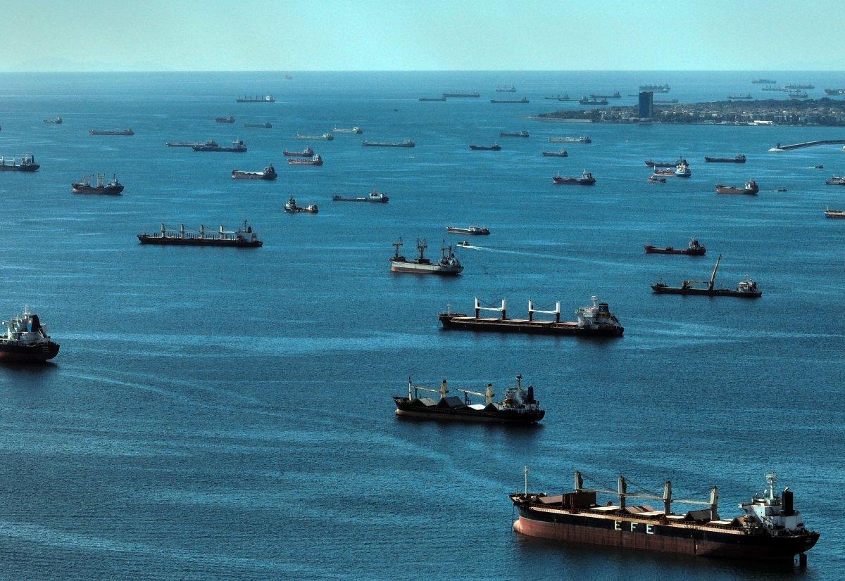 İstanbul’un manzarasını gemiler kapattı