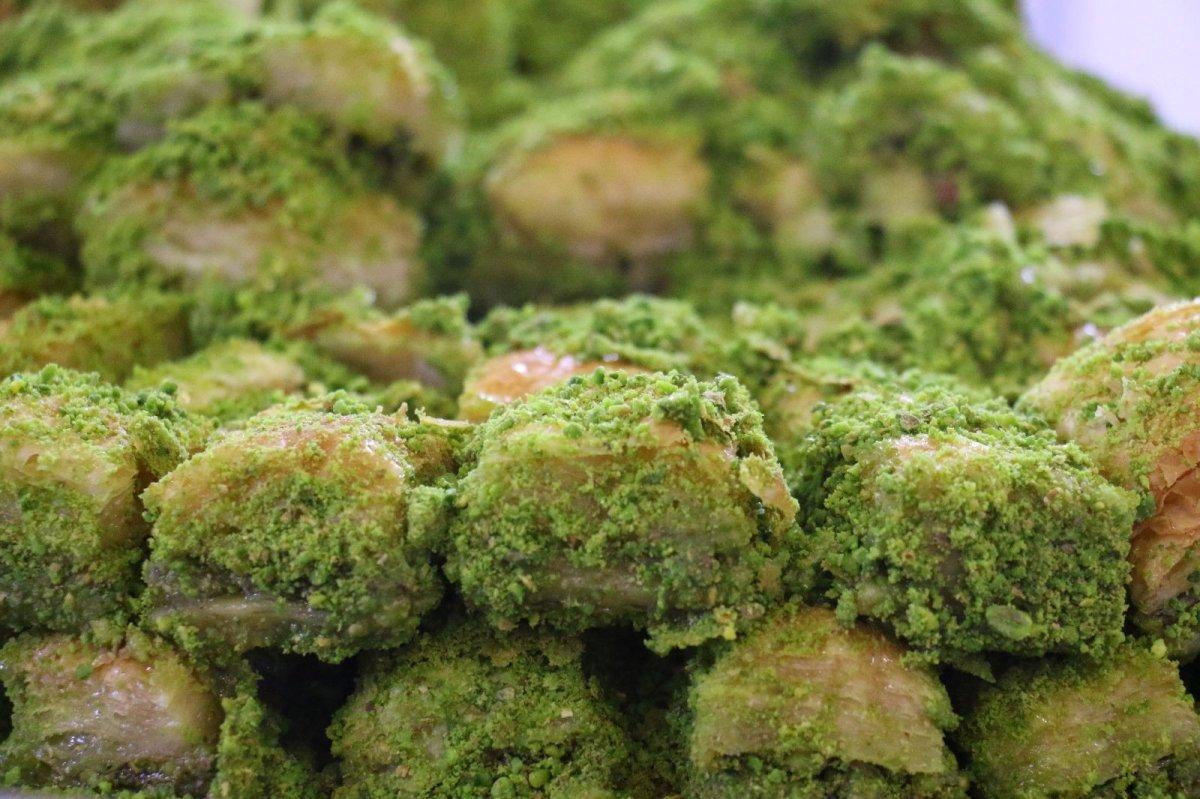 Ankara'da baklava yeme yarışmasından şaşırtan görüntüler