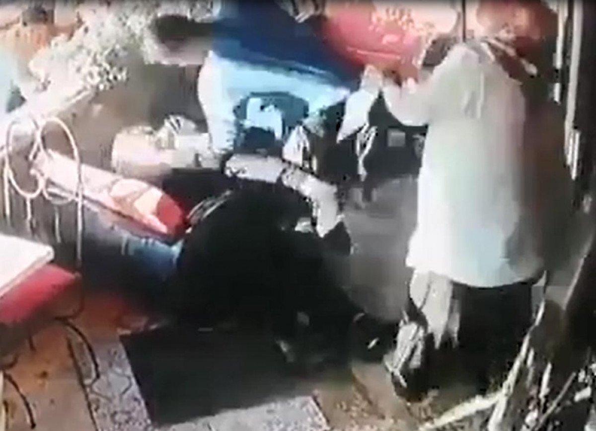 İzmit'te boşanma aşamasındaki çift, birbirine girdi