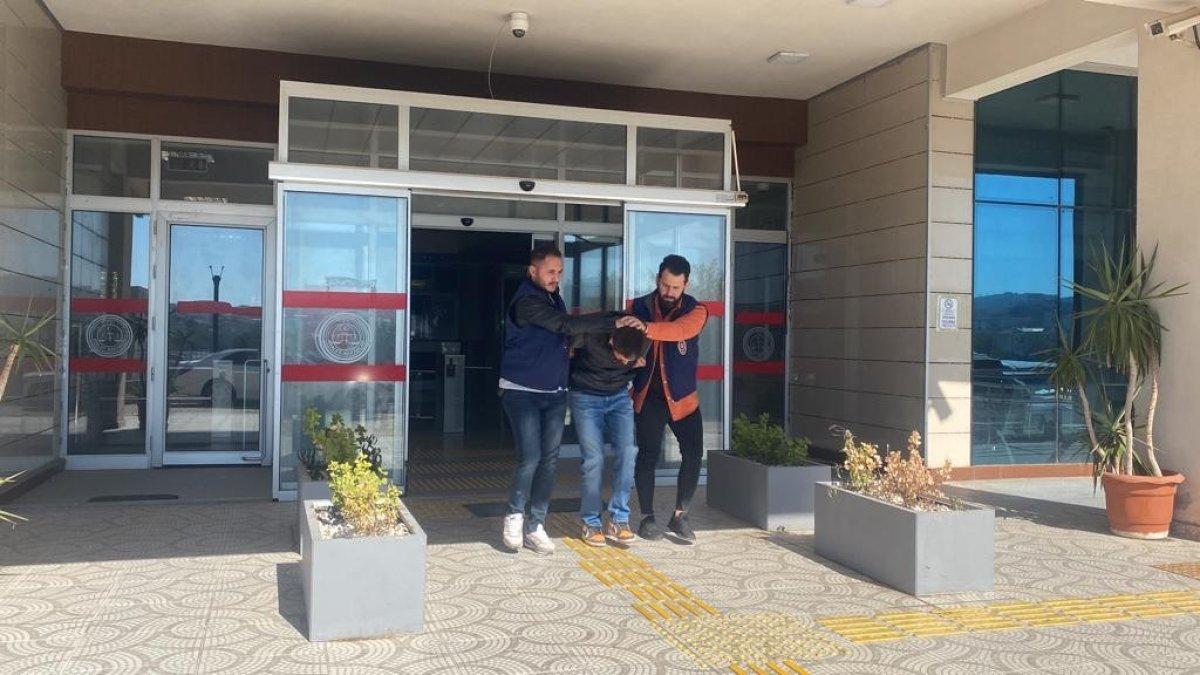 İzmir'de polisten kaçmak için balkondan atlayıp kaza yaptılar