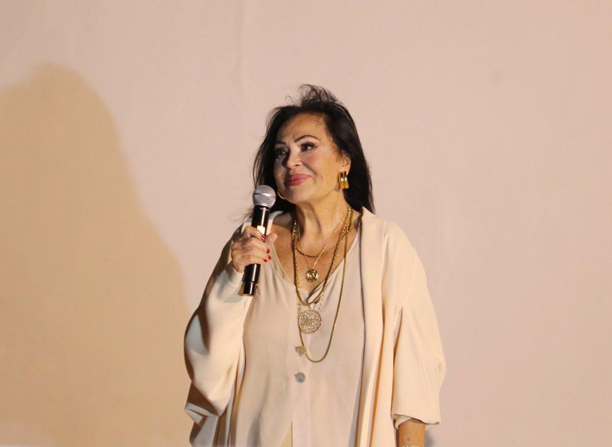 Türkan Şoray Mardin'de hayranlarıyla film izledi