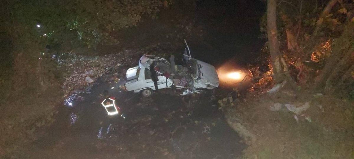 Çanakkale'de otomobil dere yatağına uçtu: 1 ölü, 1 yaralı