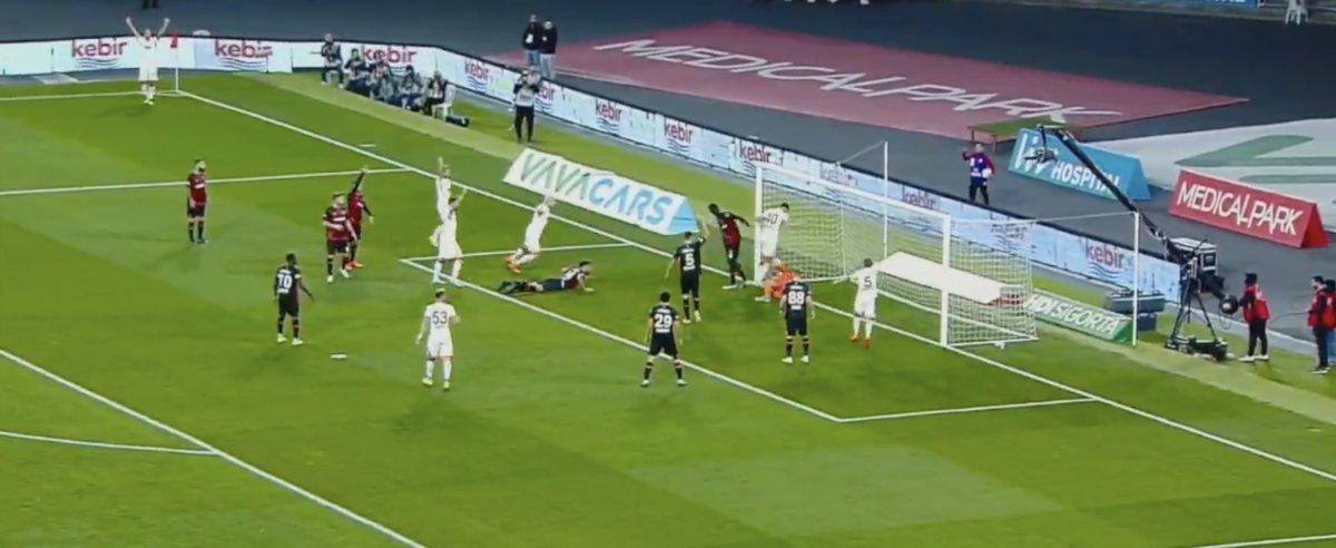 Galatasaray'ın golü VAR'dan döndü