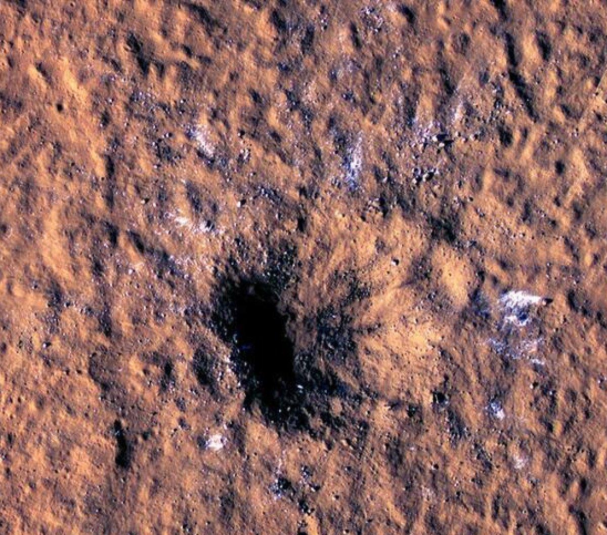 İki NASA uzay aracı, Mars'taki meteor çarpmalarını tespit etti