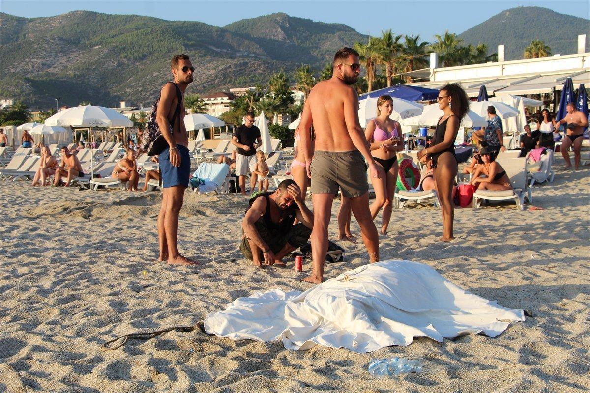 Antalya'da sahibiyle birlikte denize giren eşek boğuldu