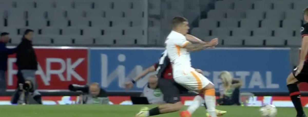 Karagümrük, Galatasaray karşısında 10 kişi kaldı