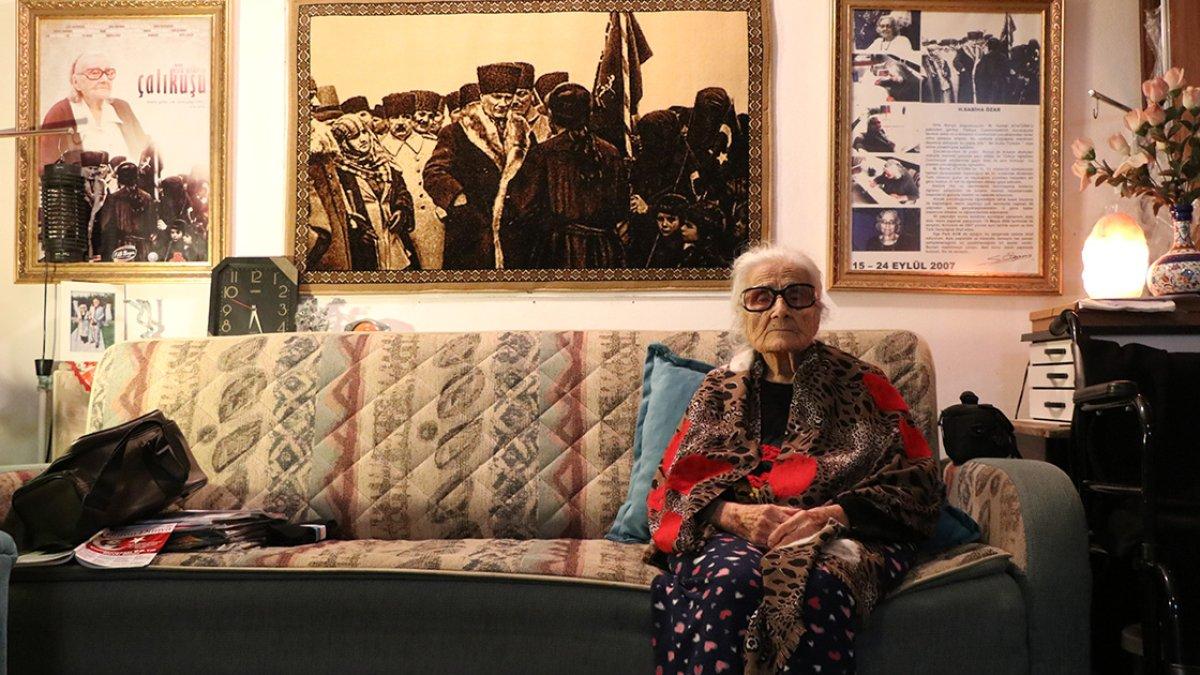 Cumhuriyet'in ilanına tanıklık eden Sabiha öğretmen, asırlık gururu yaşıyor