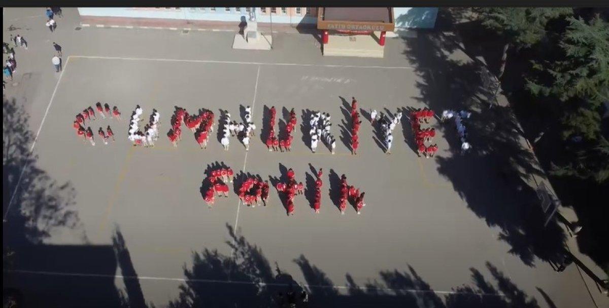 Bursa'da 300 öğrenci 'Cumhuriyet' yazdı, drone ile kaydedildi