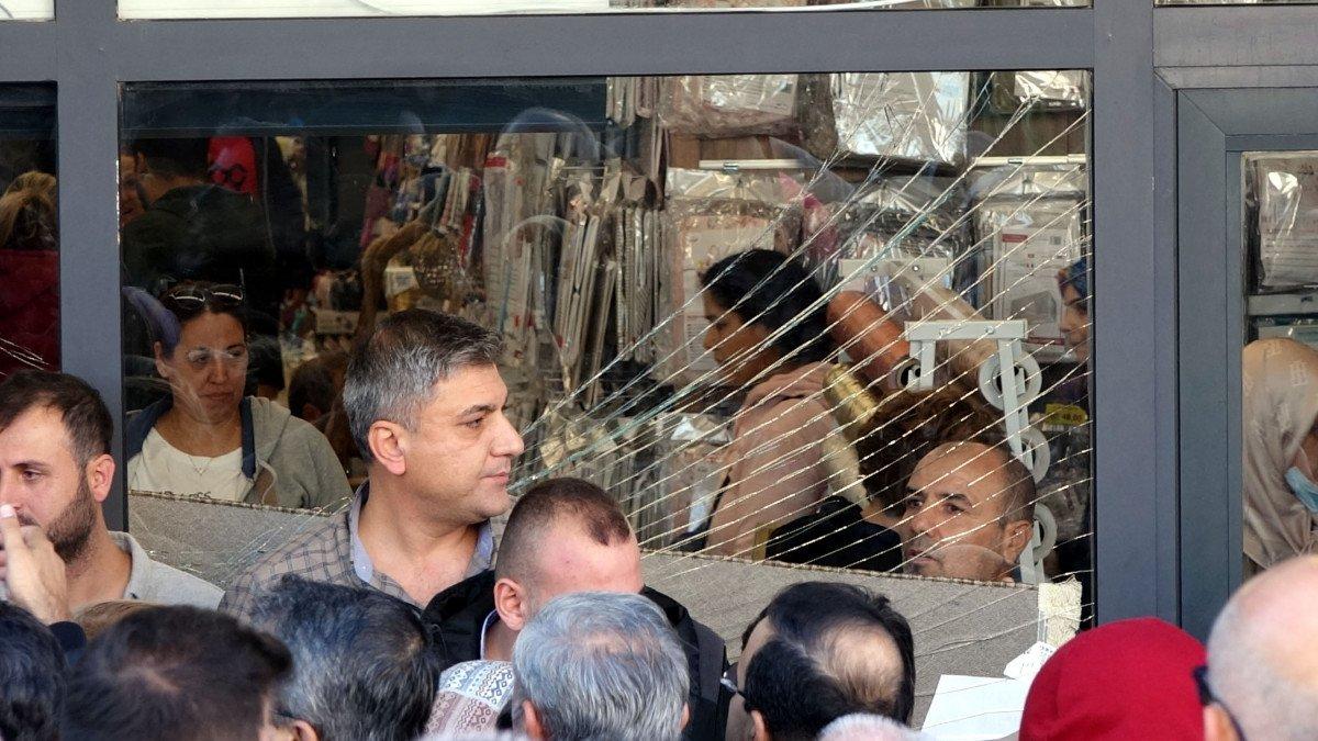 Sivas'ta yeni mağaza izdihamını polis ayırdı