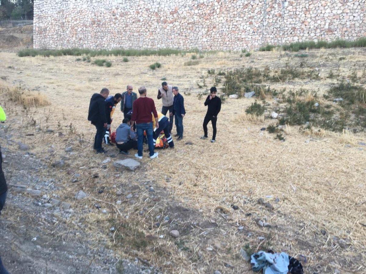 Adıyaman'da uçuruma yuvarlanan motosiklette 2 kişi yaralandı
