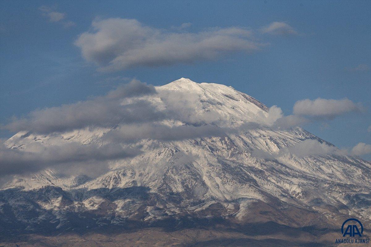 Ağrı Dağı beyaza büründü
