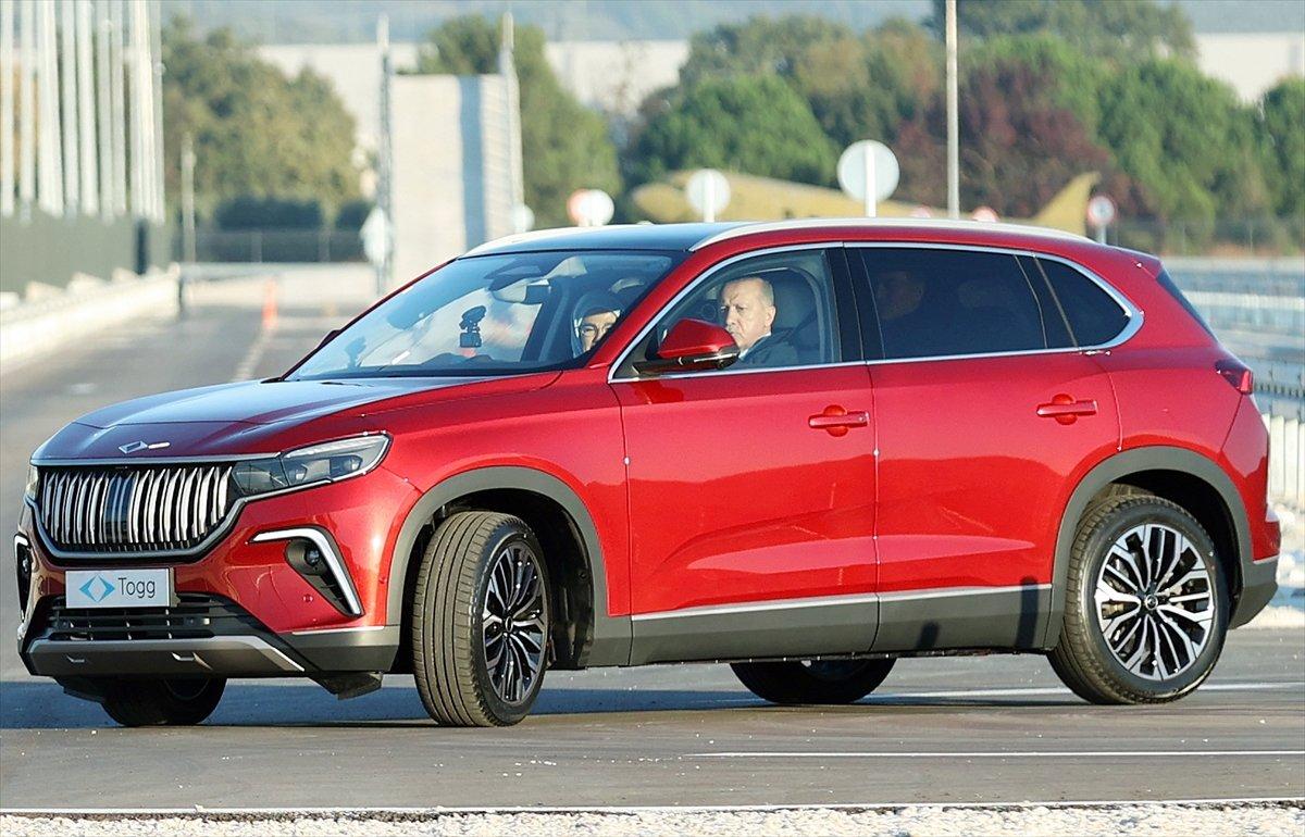 Cumhurbaşkanı Erdoğan, Togg ile test sürüşü yaptı