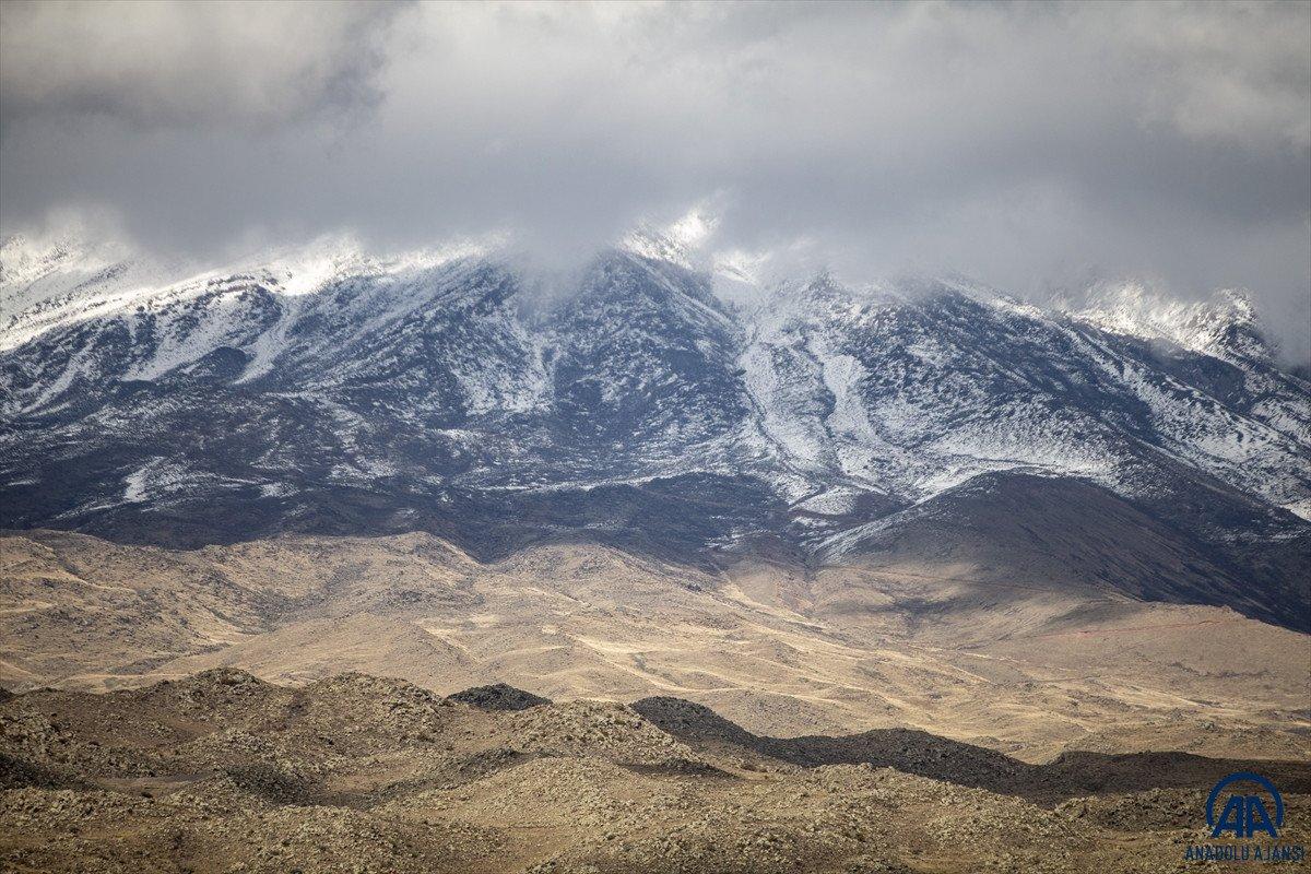 Ağrı Dağı beyaza büründü