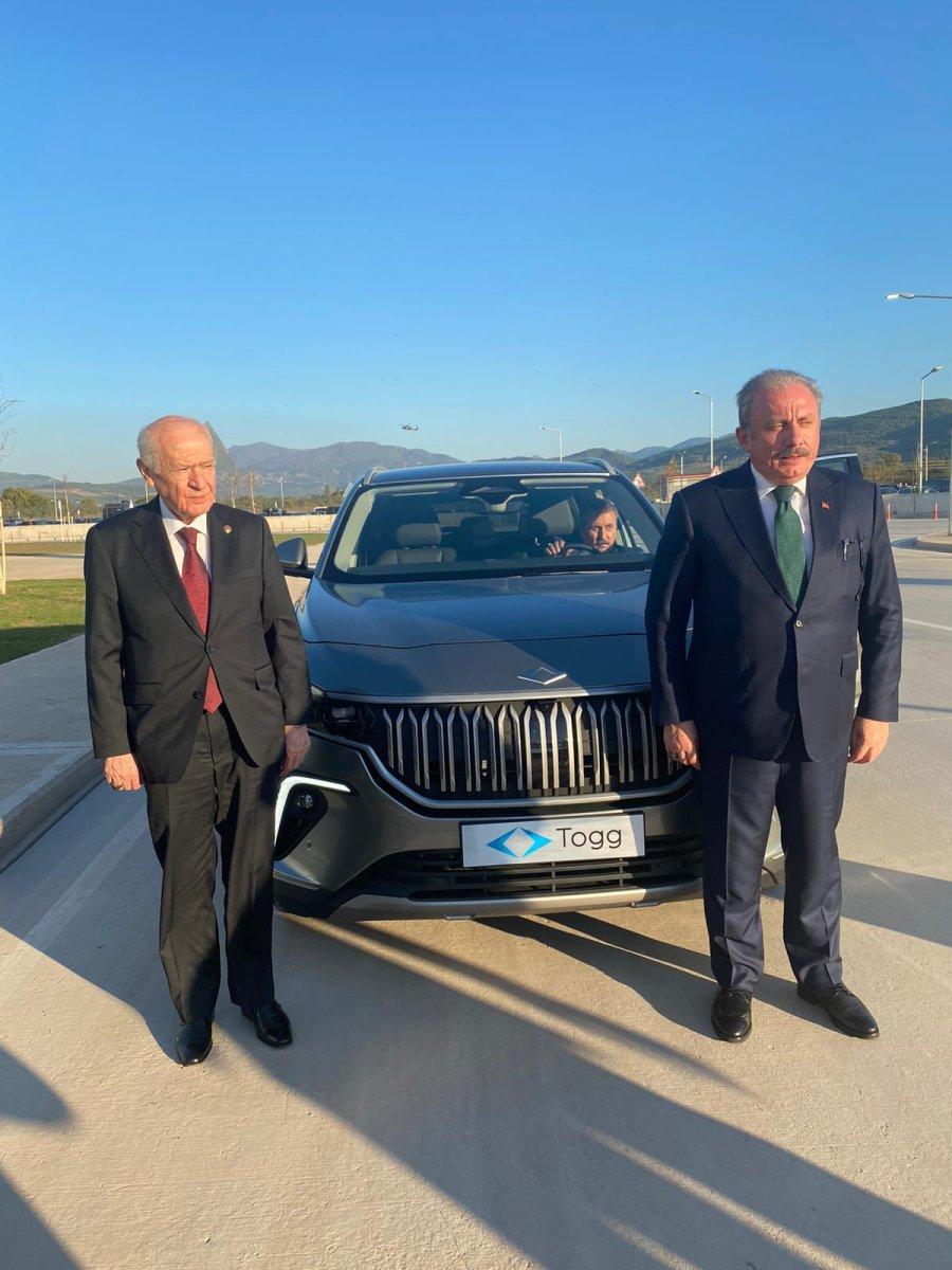 Liderler TOGG'u yakından inceledi