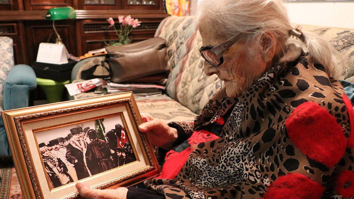 Cumhuriyet'in ilanına tanıklık eden Sabiha öğretmen, asırlık gururu yaşıyor