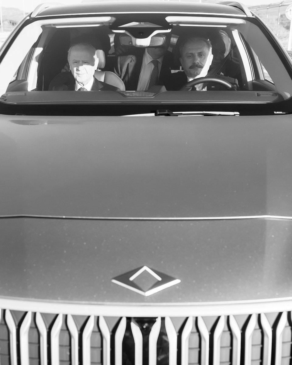 Mustafa Şentop'un Devlet Bahçeli'yle Togg'un direksiyonunun başına geçtiği anlar