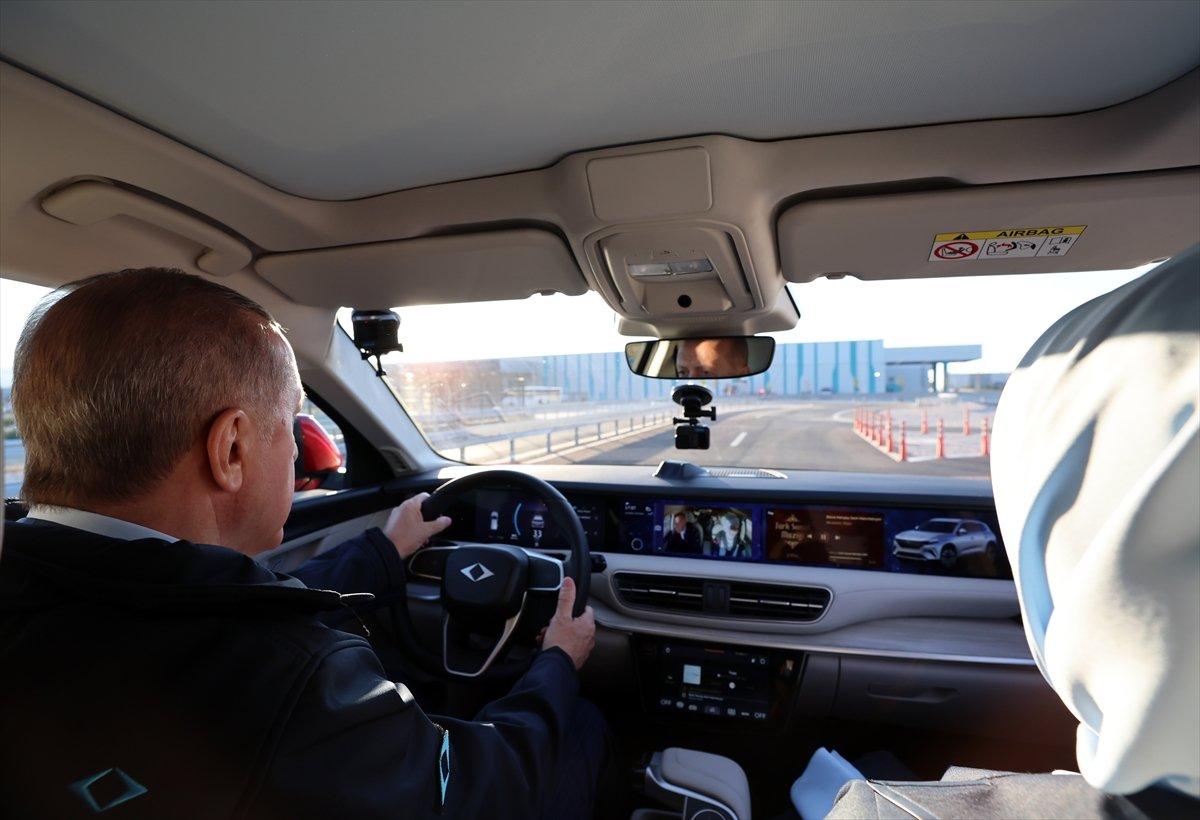 Cumhurbaşkanı Erdoğan, Togg ile test sürüşü yaptı