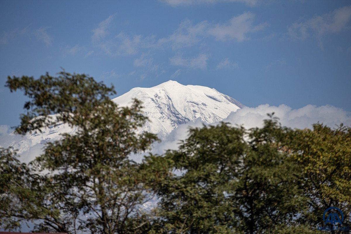 Ağrı Dağı beyaza büründü