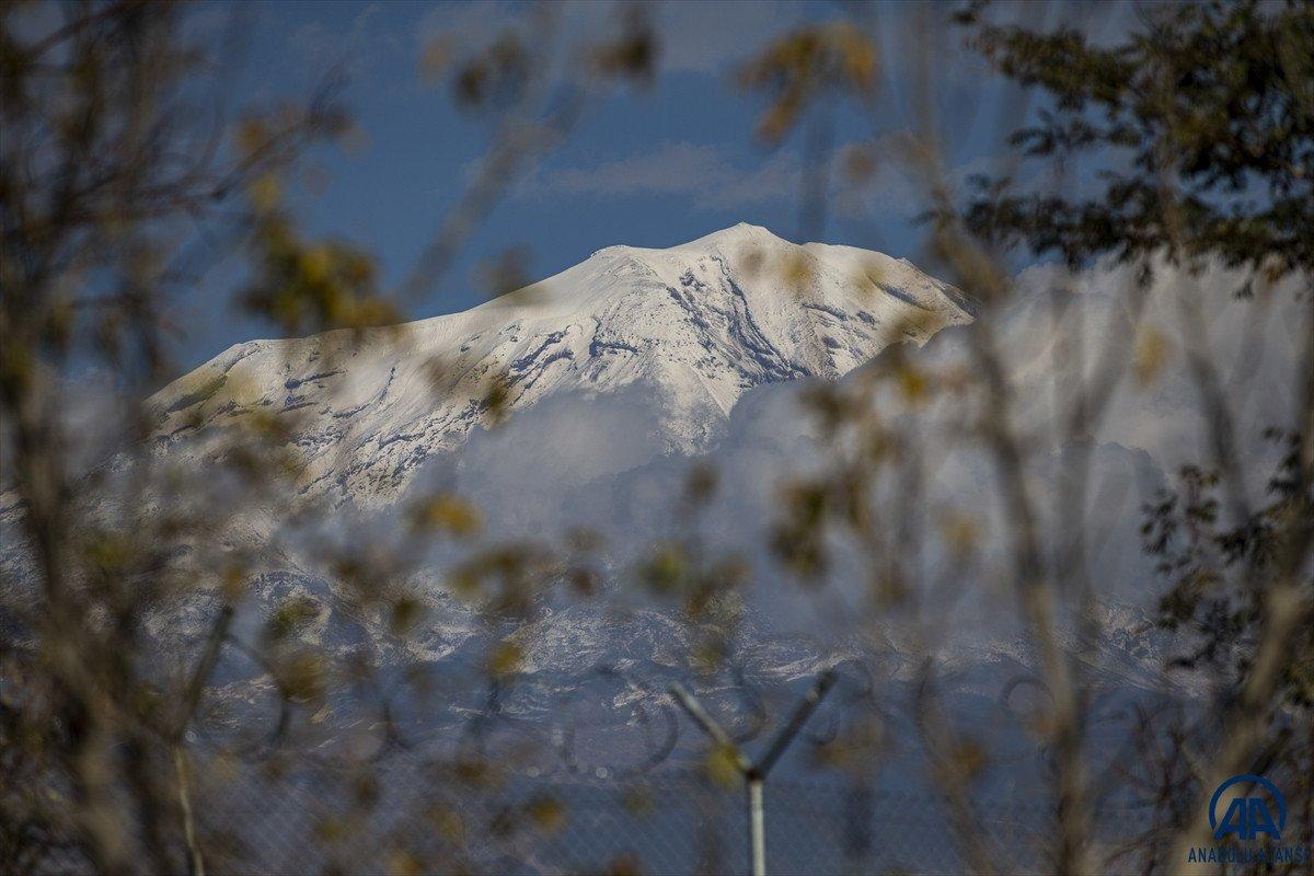 Ağrı Dağı beyaza büründü