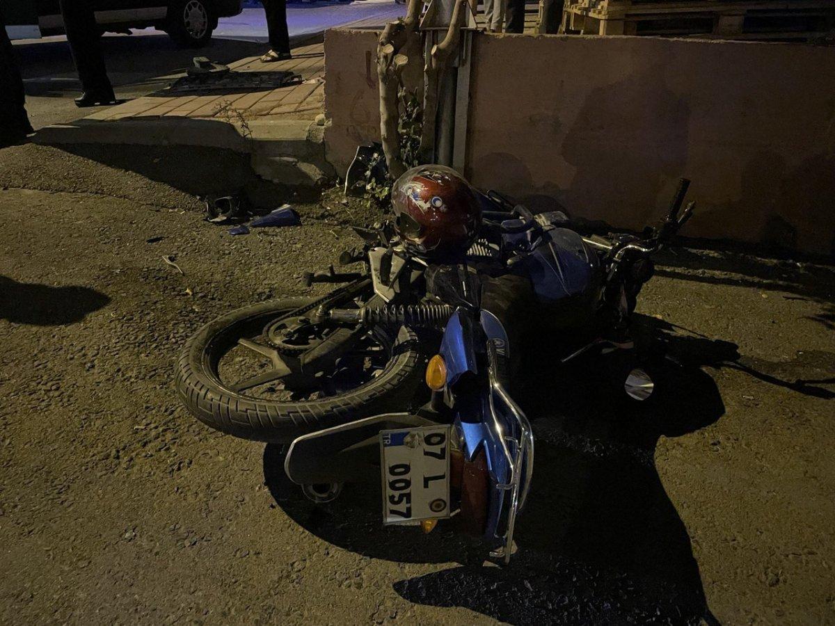 Antalya'daki kazada 14 yaşındaki motosikletli yaralandı