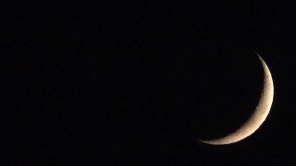 Hakkari'de hilal şeklindeki Ay, vatandaşları hayran bıraktı