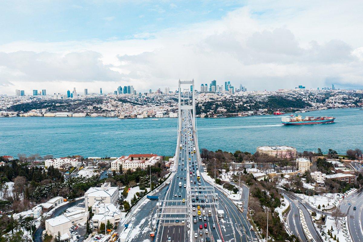 49 yıldır iki kıtayı birleştiren Boğaz'ın gerdanlığı: 15 Temmuz Şehitler Köprüsü
