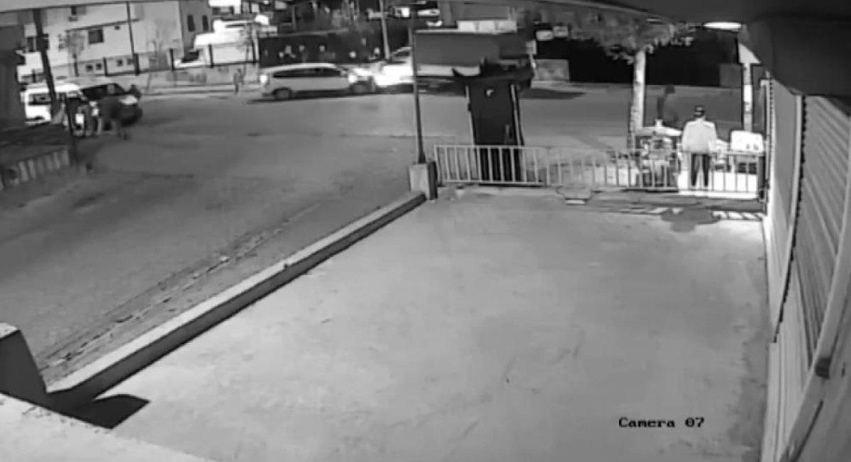 Esenyurt'ta acemi sürücü aileye çarptı