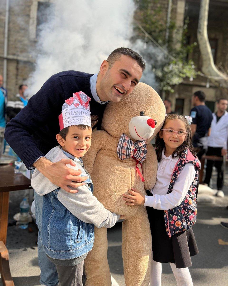 CZN Burak, Darülaceze sakinleriyle bir araya geldi