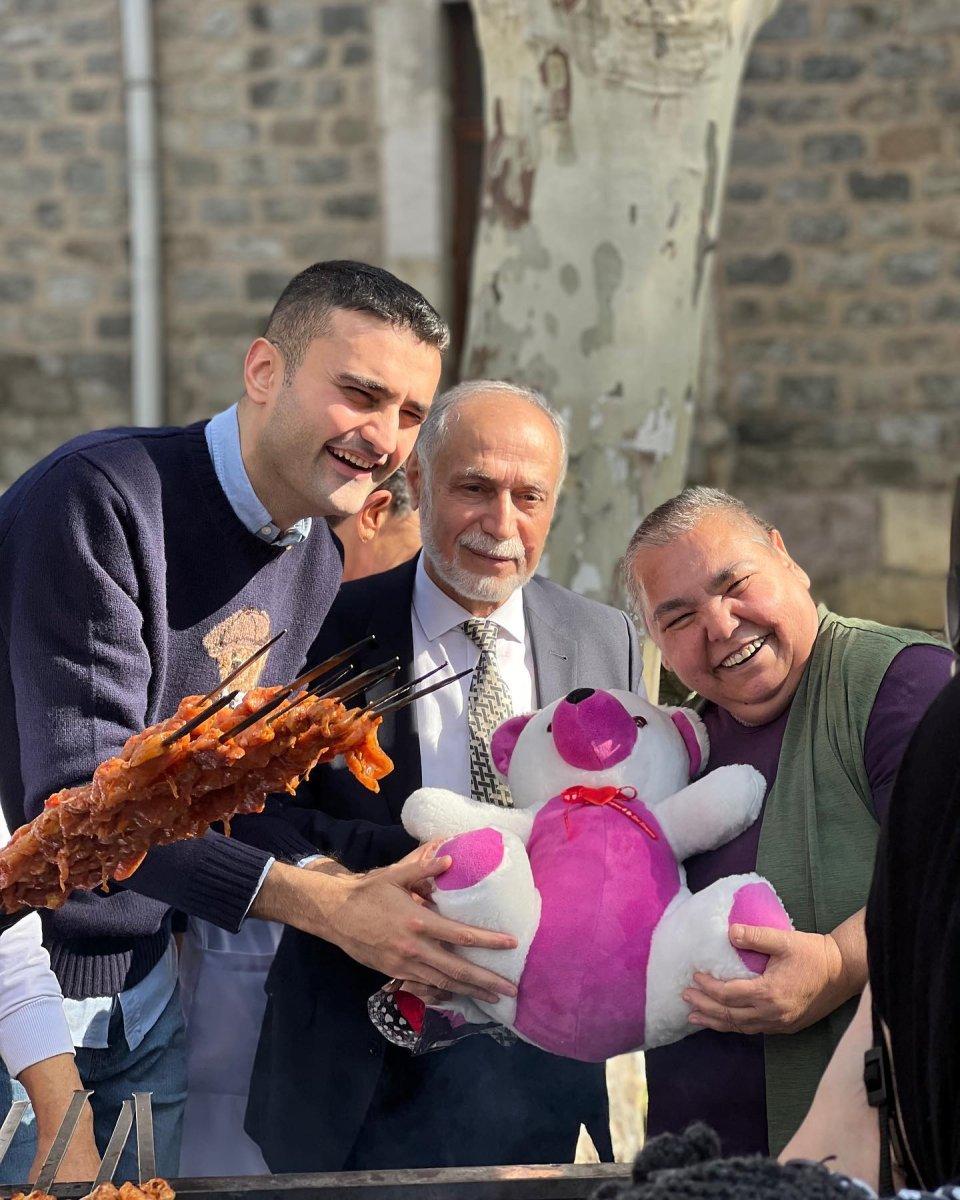 CZN Burak, Darülaceze sakinleriyle bir araya geldi