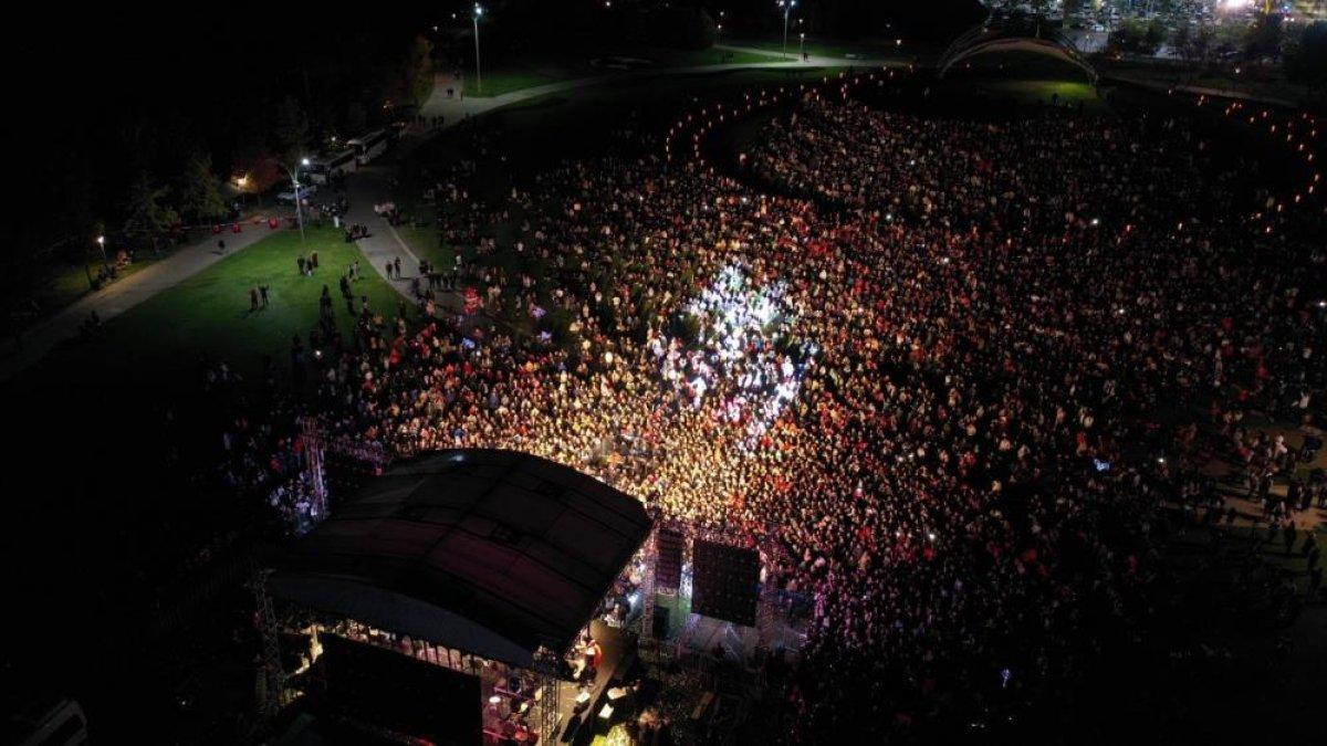 Hakan Altun hayranlarına seslendi: Oynamayan taş olsun