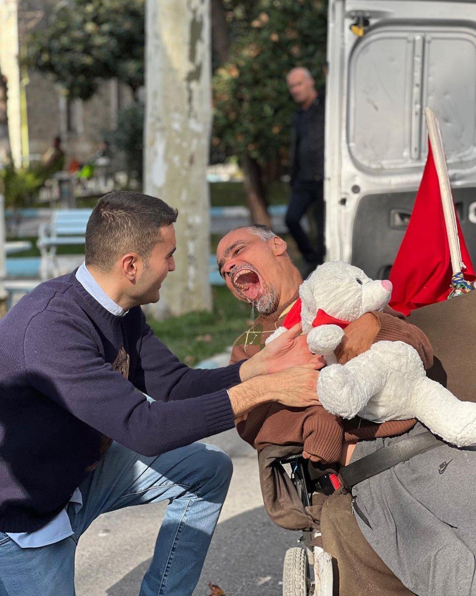 CZN Burak, Darülaceze sakinleriyle bir araya geldi