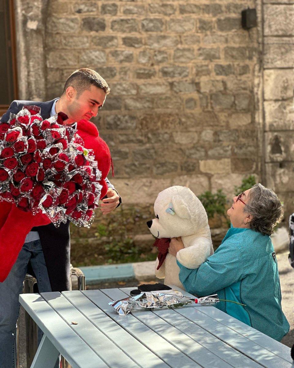 CZN Burak, Darülaceze sakinleriyle bir araya geldi