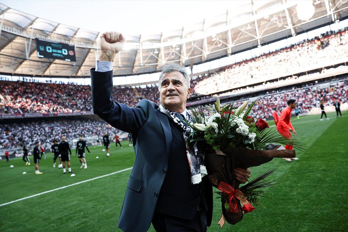 Şenol Güneş, maç sonunda 3'lü çektirdi