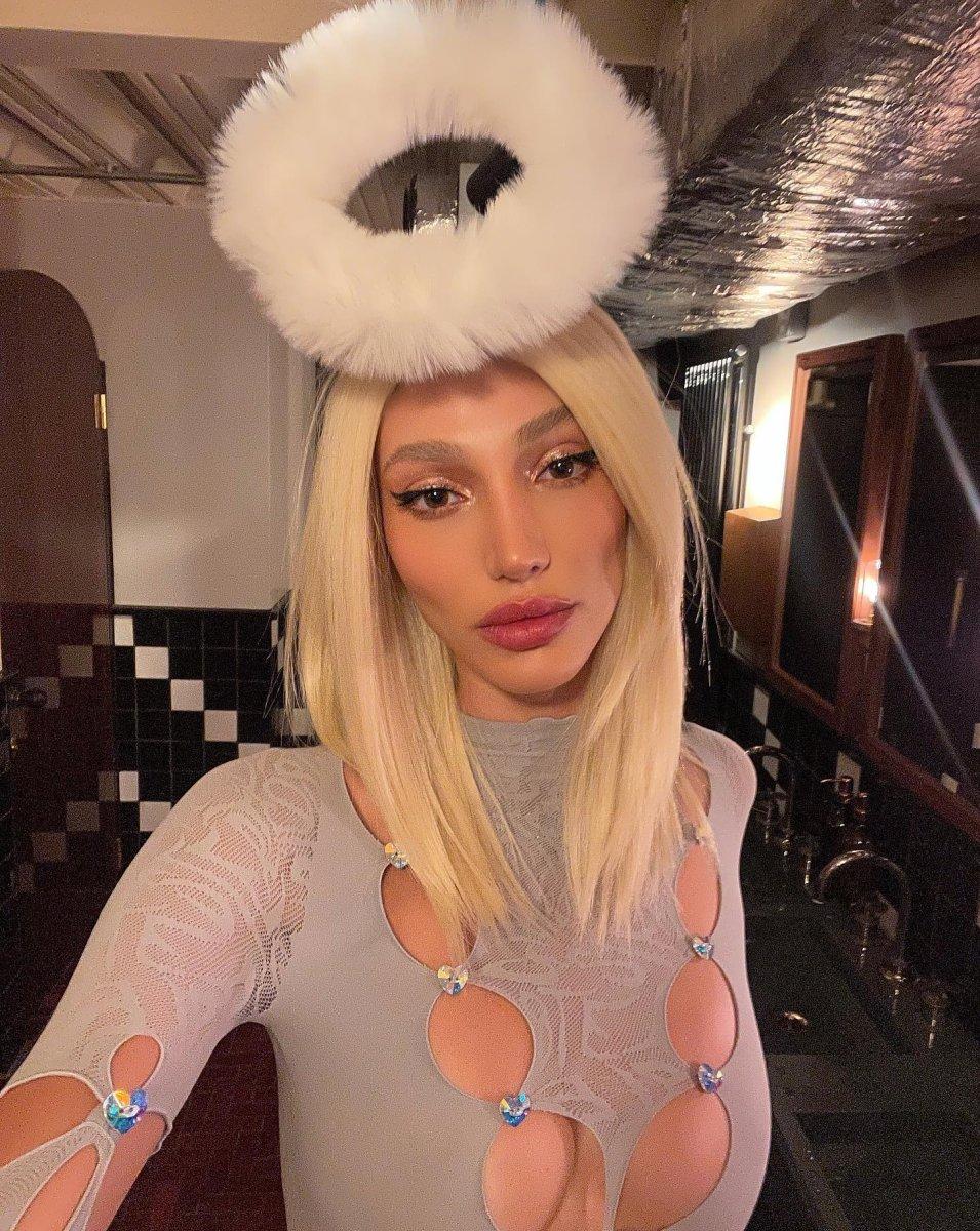 Şevval Şahin, Londra’da Cadılar Bayramı’nı kutladı