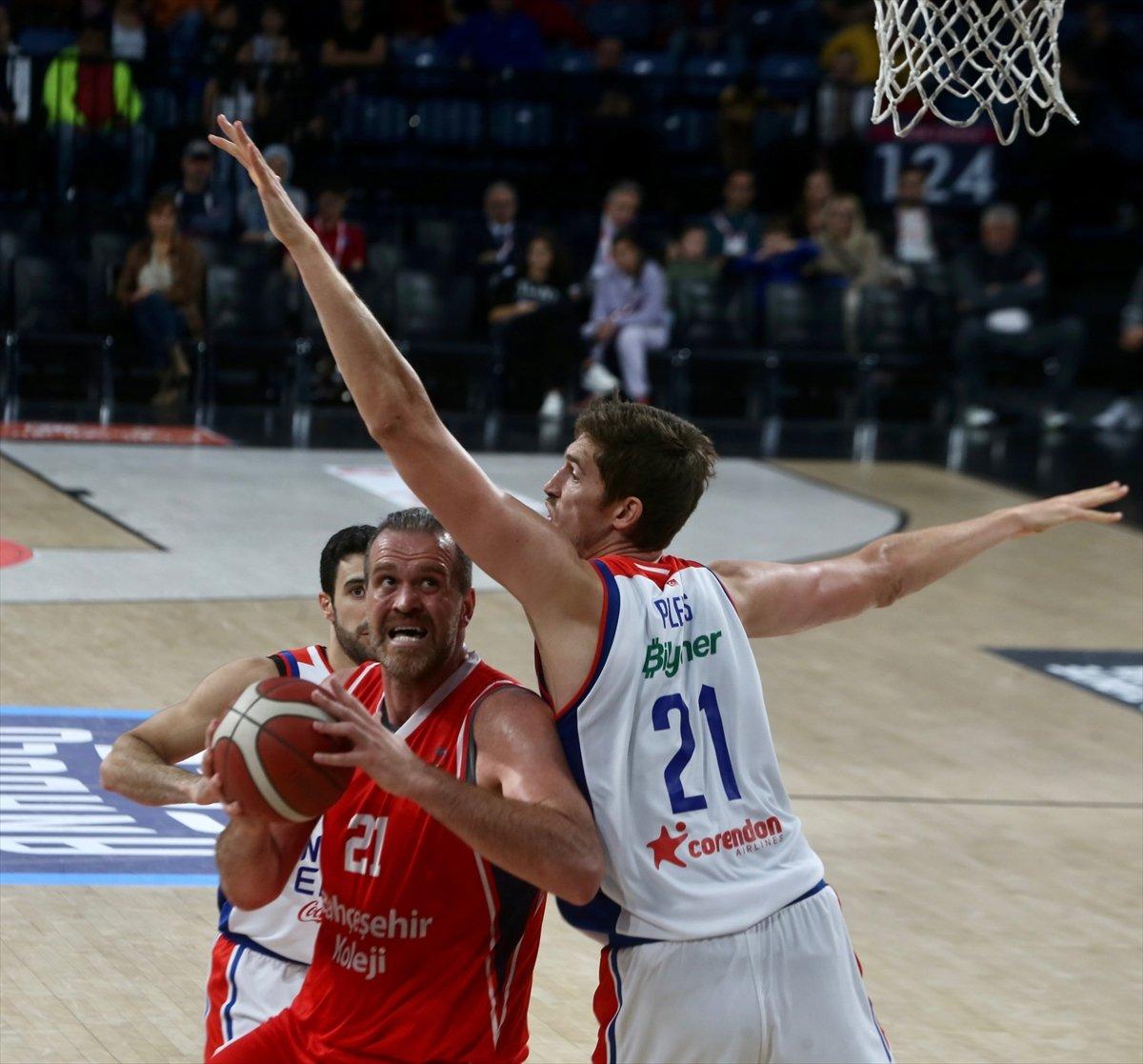 Anadolu Efes, Bahçeşehir Koleji'ni farklı geçti
