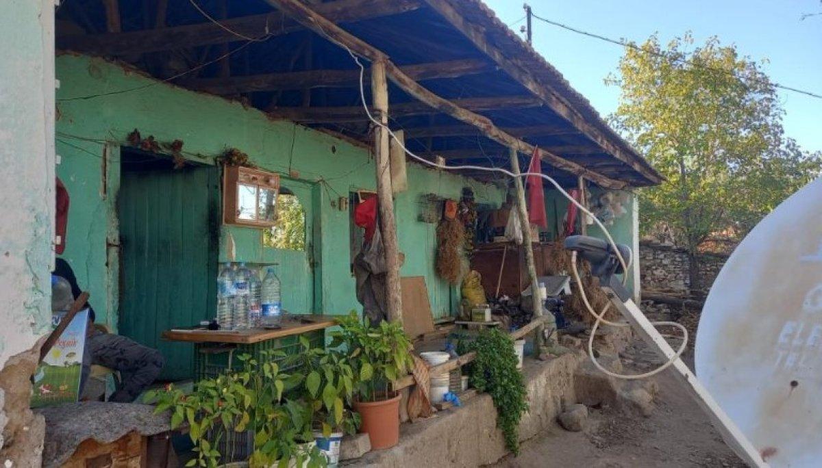 Manisa'da 3 çocuk babası evinde ölü bulundu