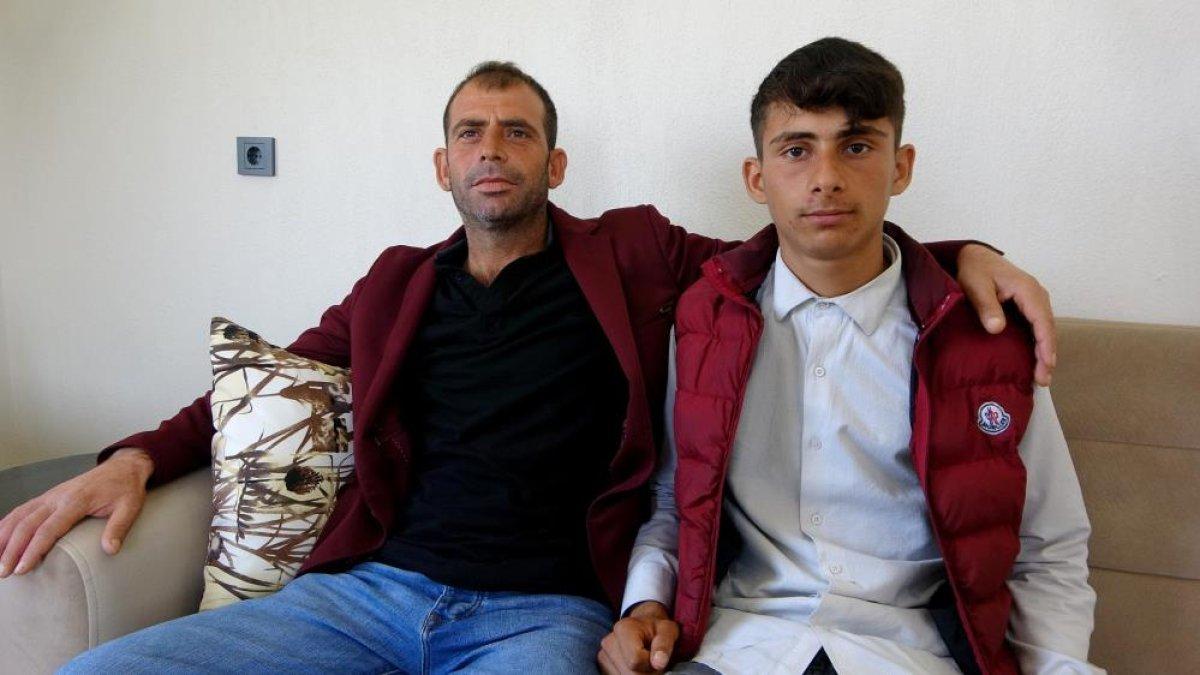 Osmaniye'de çamurlu ayakkabılarını çıkarıp hastaneye girdiler