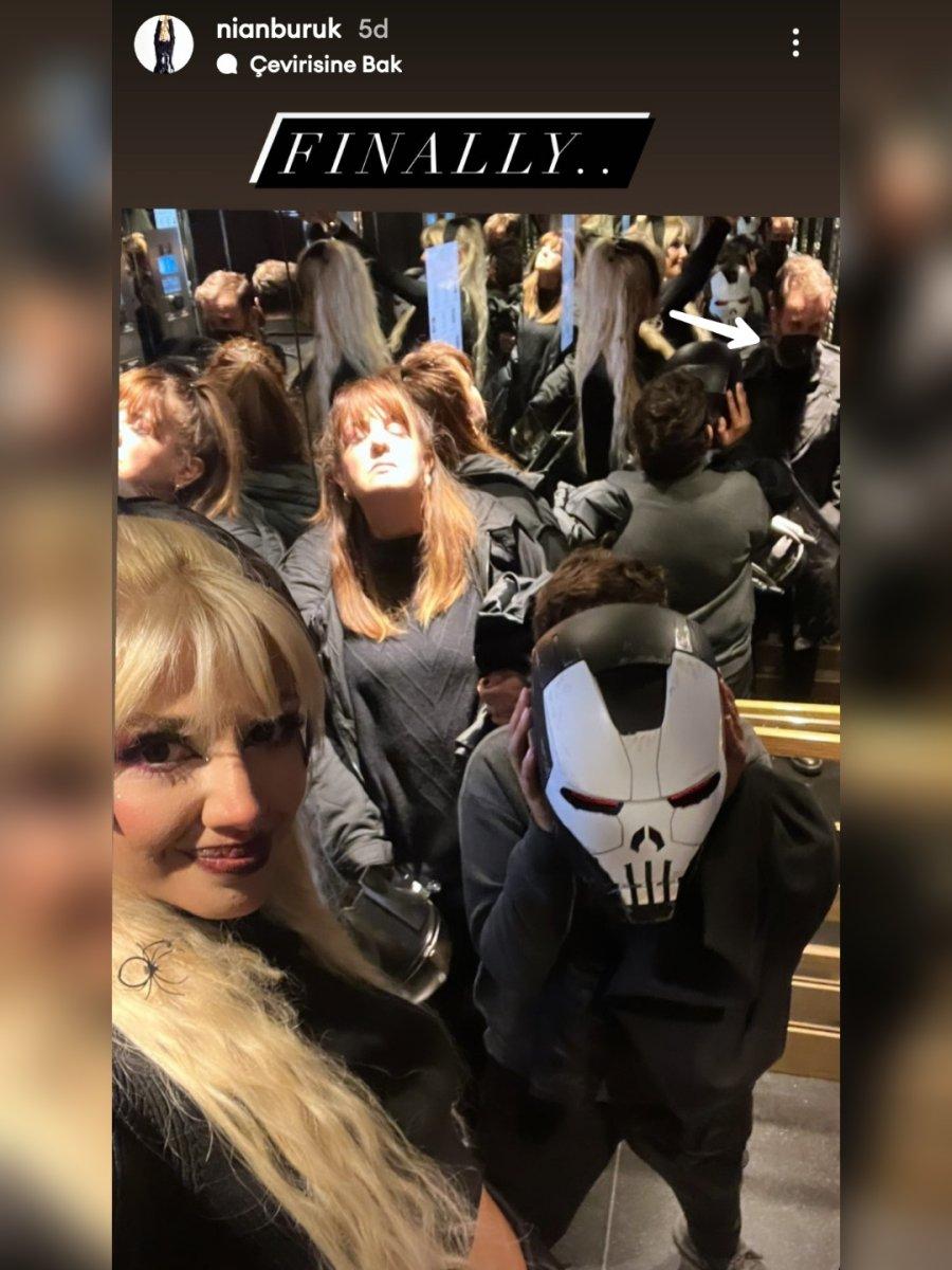 Okan Buruk ailesiyle birlikte Cadılar Bayramı kutlamasında