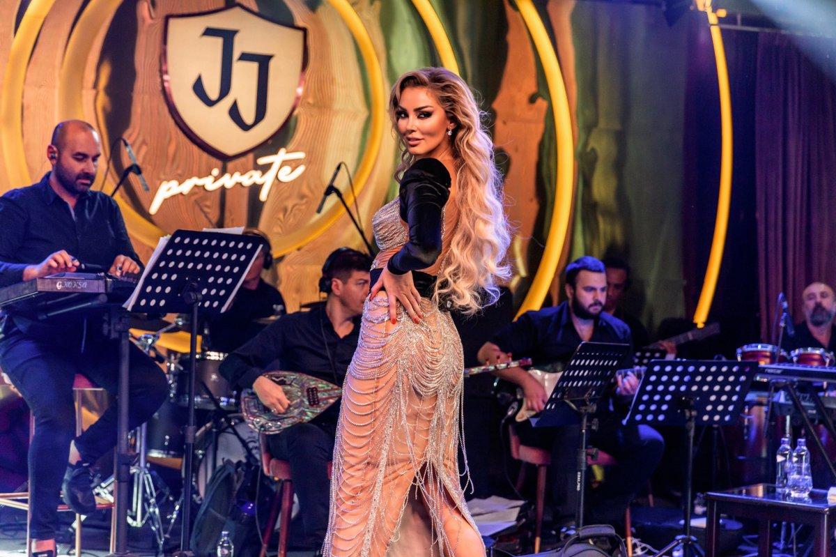 Petek Dinçöz, kalça dansıyla olay oldu