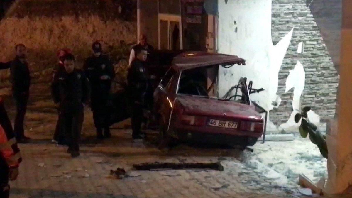 Kahramanmaraş’ta otomobil iş yerine çarptı: 1 ölü, 4 yaralı