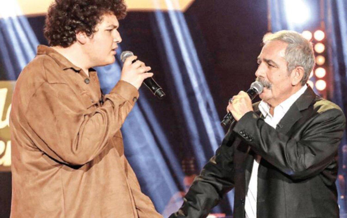 Fatih Kısaparmak, oğluyla şarkı söyledi