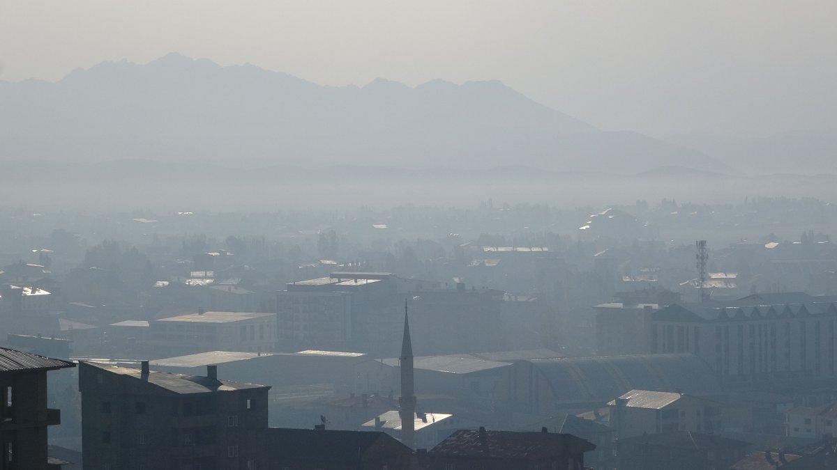 Hakkari'de sis yüzünden göz gözü görmüyor