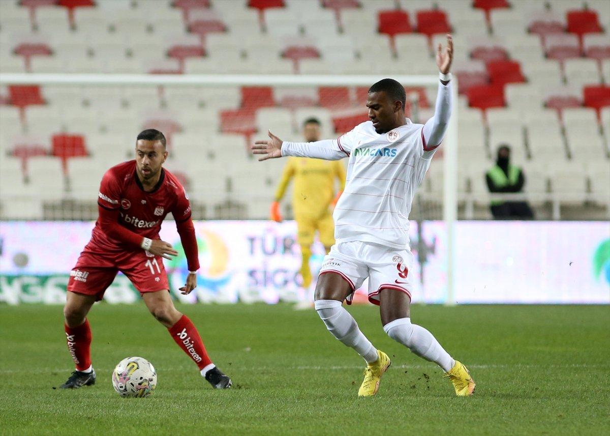 Antalyaspor, Sivasspor deplasmanında galip