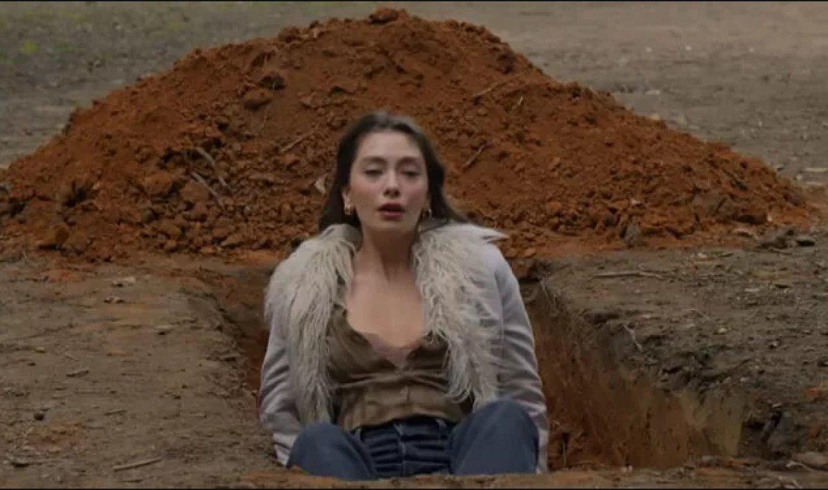 Neslihan Atagül ile Kadir Doğulu canlı canlı mezara girdi