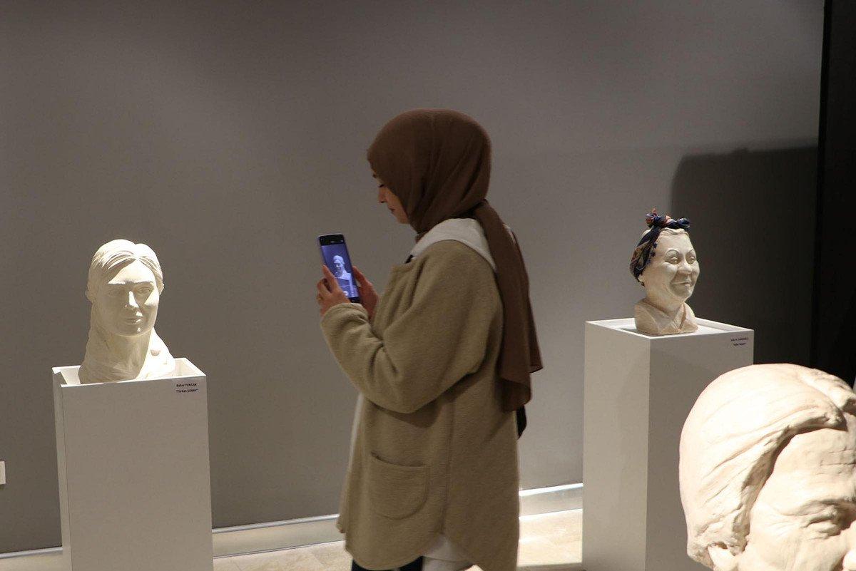 Tekirdağ'da Yeşilçam ustalarının büst ve resimleri sergilendi