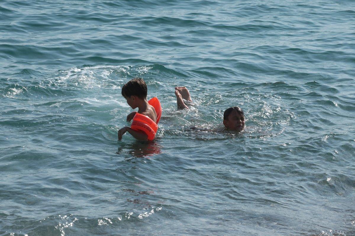 Antalya'da yazdan kalma günler yaşanıyor