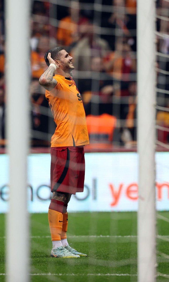 Okan Buruk, takımı Icardi üzerine kuruyor