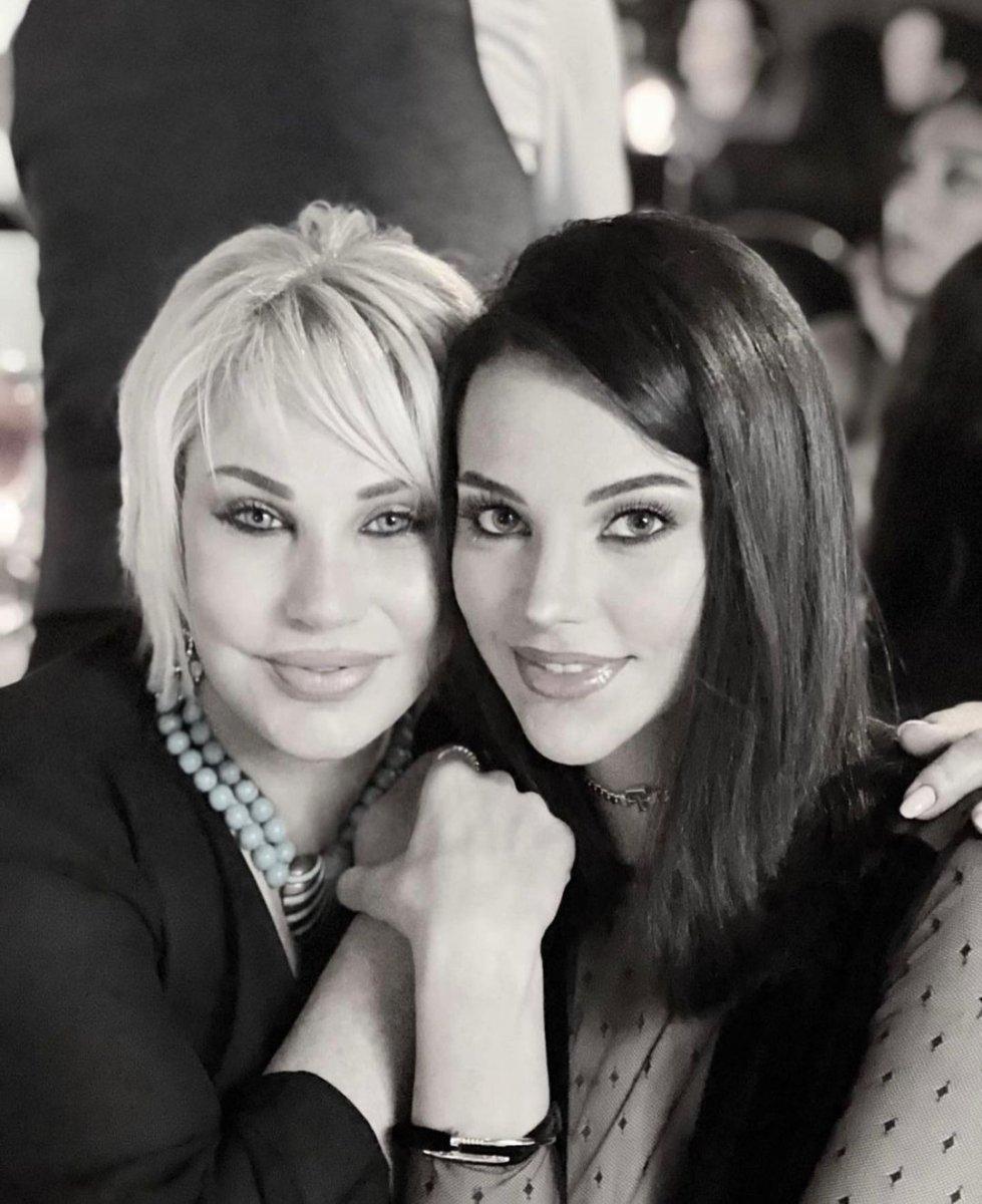 Tuvana Türkay'ın annesi