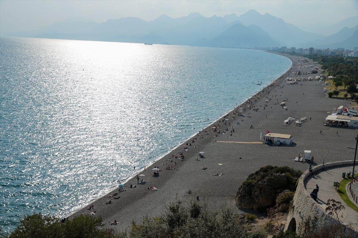 Antalya'da yazdan kalma günler yaşanıyor