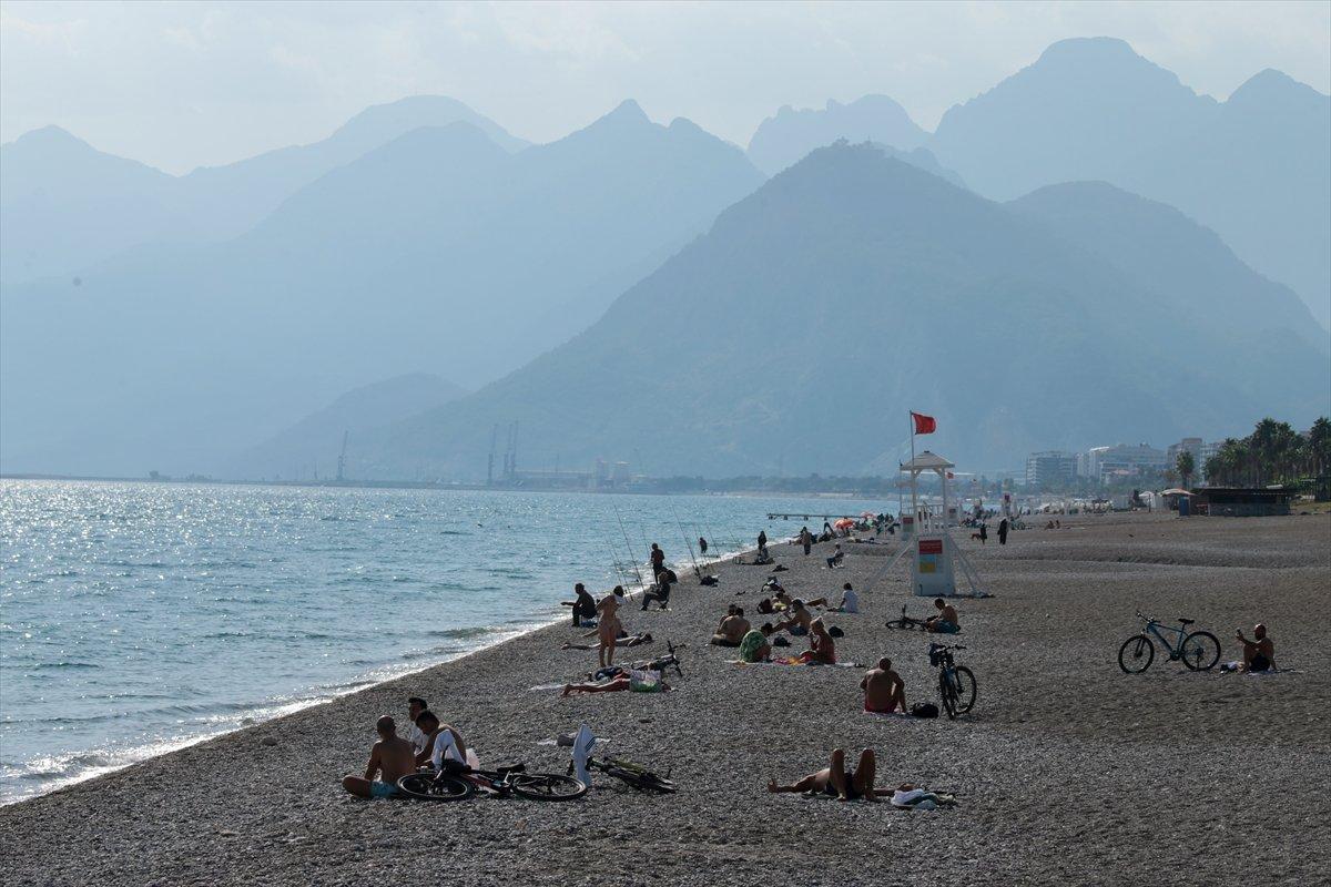 Antalya'da yazdan kalma günler yaşanıyor